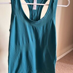Athleta size small Momentum Tank. Green